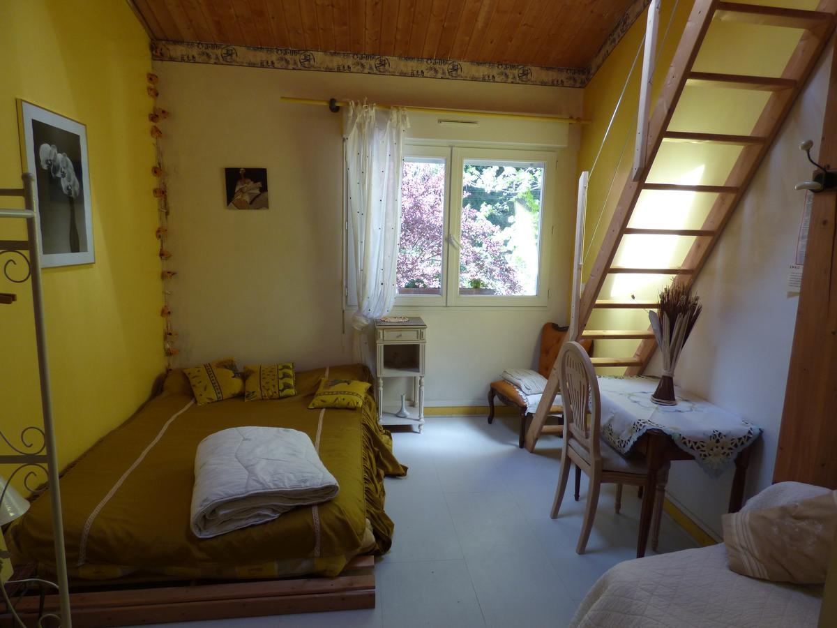 Bed and Breakfast Beau Site Guimauve Et Vieilles Dentelles Royères-Saint-Léonard Exterior foto